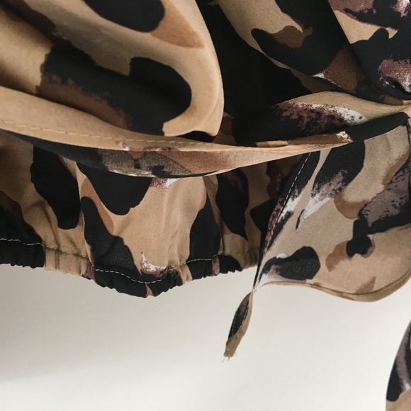 🔥HP🔥 1 LEFT MADISON Leopard print top - Picture 6 of 8